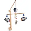 Image de Mobile musical en bois avec jouets pingouin