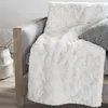 Image de Plaid en fausse fourrure blanche 150 x 180 cm