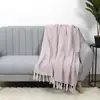 Image de Plaid imprimé géométrique avec franges nouées 125x150cm rose