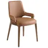 Image de Chaise en simili cuir marron