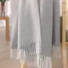 Image de Plaid en laine et cachemire 130 x 170 cm gris/perle