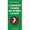 Image de L'autofictif travaille son dribble en forêt