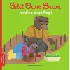 Image de Petit Ours Brun jardine avec Papi