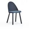Image de Lot de 2 chaises en contreplaqué de frêne peint en bleu marine.