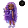 Image de Poupée mannequin Rainbow High Littles Indigo 15 cm cheveux violet rose, robe amovible violet foncé, sneakers violet clair et animal de compagnie violet - Neuf