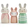 Image de Poupées Tender Leaf - Famille de lapins en bois Figurines de jeu Maison de poupées