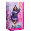 Image de Poupée Barbie avec ensemble pull et jupe à paillettes bleues