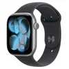Image de Apple Watch Series 11 GPS + Connectivité cellulaire, 46 mm, aluminium gris sidéral, bracelet Sport noir, taille S/M