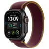 Image de Apple Watch Ultra 4 (GPS + Cellular) Boitier de 49 mm en Titane Noir avec boucle Trail Bordeaux - S/M - Neuf