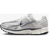 Image de Nike Zoom Vomero 5 "Photon Dust Metallic Silver", Taille : 42,5