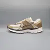 Image de Nike Zoom Vomero 5 Metallic Gold (femmes) - 44 Taille : 44