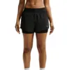 Image de Nike Swift Dri-fit Mid-rise 2-in-1 Shorts Femme - Shorts, Noir - Taille 42 - Jersey de coton