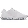 Image de Nike Air Max Dn8, couleur blanche avec accents argent métallisé, taille EU 43