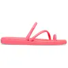Image de Sandales Crocs Miami avec bride à l'avant, modèle plat pour femmes, couleur guave, taille 39, couleur guave, taille 39