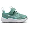 Image de Nike Cosmic Runner Cannon, modèle en denim turquoise et blanc, couleur "Sail" (TD) - Taille européenne 18,5