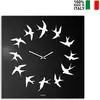 Image de Horloge murale carrée 50 x 50 cm, design moderne, motif « Hirondelles » floqué - Noir