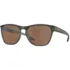 Image de Oakley Manorburn 94791056 Matte Olive Ink/Prizm Tungsten Polarized Lifestyle brýle