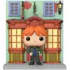 Image de Funko Harry Potter POP Deluxe Vinyl Figur : HP Diagon Alley- Quidditch Supplies Store w/Ron 9 cm