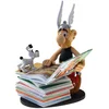 Image de Astérix & Obélix - Astérix assis sur une pile de livres - Figurine de collection / Stature