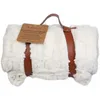 Image de The Home Deco Factory - Plaid Imitation Fourrure + Anse De Transport 120 X 150 Cm