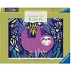 Image de Puzzle Ravensburger de 100 pièces avec figurine « Paresseux violet souriant » 12002040