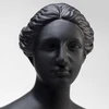 Image de Déco femme antique noire et dorée Kare Design