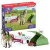 Image de Aventures au camping de Sarah, coffret schleich avec 23 éléments inclus dont 1 cheval schleich et 1 personnage, coffret figurines - Neuf