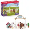 Image de Enclos pour chevaux d'Hannah avec chienne Ruby, coffret schleich avec 20 éléments inclus dont 2 chevaux schleich, coffret figurines - Neuf