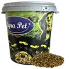 Image de 10 kg de graines de chanvre Lyra Pet® dans un bac de 30 L