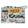 Image de Sac bandoulière pour femmes Peter Kaiser, modèle 9-69054-44, couleur blanche avec motif graffiti