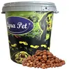 Image de 10 kg de graines d'arachide Lyra Pet® avec peau dans un bac de 30 L
