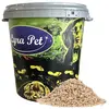Image de 10 kg de graines de tournesolReproductiontiquées Lyra Pet®, concassées dans un bac de 30 L
