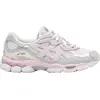 Image de Découvrez la ASICS Gel-NYC Concrete Barely Rose chez Kicksshop. Une basket de sport gris-rose pour homme, dotée d'un amorti GEL et d'un design moderne.