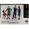 Image de figurines de la Luftwaffe. 2 hommes, 2 femmes et un Doberman. 1/35 - Master Box Figurines historiques - Mast-MB3557