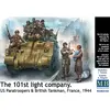 Image de Figurines La société lumière 101e. 7 x US Paratroopers, 1 x British Tankman et 1 x femme civile portant un bébé 1/35 - Master Box Figurines historiq