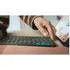 Image de Logitech Flip Folio, AZERTY, français, 1,8 cm, 1 mm, Apple, iPad Pro 11 pouces (M4), iPad Air 11 pouces (M2 et M3), iPad Air (5e génération)