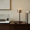 Image de Lampe De Table Mag-y Avec Base Ronde En Métal Et Ampoule Fumée Ghost