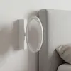 Image de LedsC4 Applique LED Ely Surface 12,8 W, lumière chaude 3 000 K, design ultrafin 2,8 cm, 668 lm, intérieur, style moderne, installation facile, finition blanche
