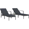Image de vidaXL Bains de soleil 2 pcs. avec table Poly rotin gris