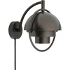 Image de Gubi - Applique avec prise Multi-Lite - Noir - Métal - Designer Louis Weisdorf