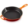 Image de LE CREUSET Skillet profond en fonte émaillée Signature avec poignée d'assistance et deux becs verseurs, 26 cm, 2 litres, Volcanique, 20187260900422