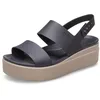 Image de Crocs Femme Brooklyn Low Wedge Sandales, Black/Mushroom, 34/35 EU