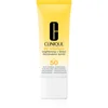 Image de Clinique Sun UV Solutions Brightening Tinted Sunscream SPF50 crème teintée éclat teinte 01 Light 40 ml