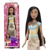 Image de Mattel Princesses Disney Poupée Pocahontas articulée avec tenue scintillante et accessoires dont chaussures et collier, Jouet Enfant, Dès 3 ans, HLW07