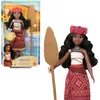 Image de Mattel Disney Vaiana Poupée chantante avec tenue et accessoires signature, chante « We’re Back » en 4 langues