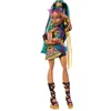 Image de Monster High Poupée Nefera De Nile, momie royale en robe avec Lavish, son scarabée de compagnie, et 7 accessoires, notamment un sac à main, un ordinateur portable, des lunettes de soleil, JDR48