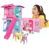 Image de De petits accessoires comme des assiettes, des fourchettes, du savon, une brosse à dents, un jouet pour chien, une gamelle et bien d’autres encore stimuleront l’imagination des enfants.