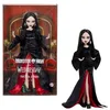 Image de Monster High Poupée Morticia Addams Portant Une Robe de Velours Noir et Pourpre avec des Bijoux, des Chaussures à Talons inspirées de la série et Un Socle pour l’Exposer, JLK99
