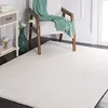 Image de SAFAVIEH Tapis Contemporain Rug Salon, Salle à Manger, Chambre à Coucher - Lavable en Machine et Antidérapant - Faux Rabbit Fur Collection, Tapis à Poil Court, in Blanc cassé, 152 X 213 cm