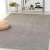 Image de SAFAVIEH Tapis Shag pour Salon, Salle à Manger, Chambre à Coucher - Tahoe Shag Collection, Tapis à Poil Long, Gris foncé, 152 X 229 cm